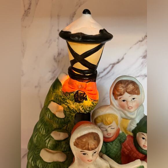 Vintage carolers with puppy wind up music box with light - Picture 3 of 13